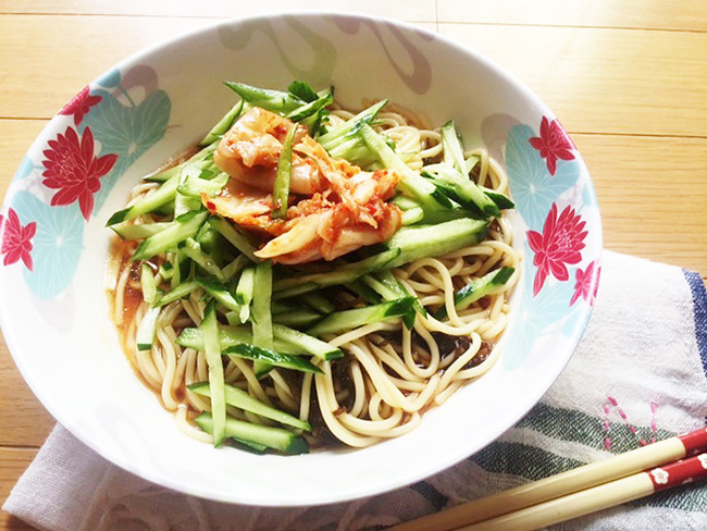 ケトジェニックレシピ第３弾「糖質オフ麺で作る、もずくとキムチの冷麺」