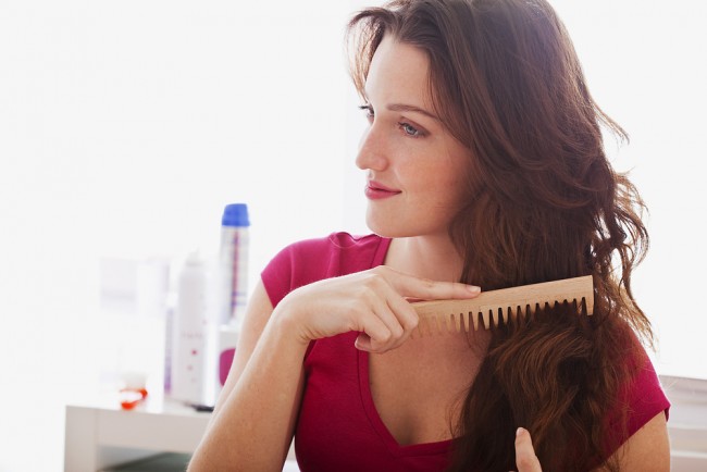 毛先が痛んでいるのはブラシのせい？髪質ごとのヘアブラシの選び方