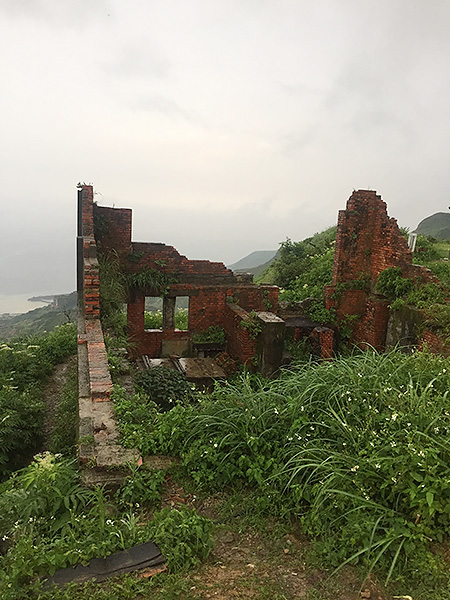 トロッコ駅？の廃墟。現在、ウエディング写真の撮影場所として大人気。