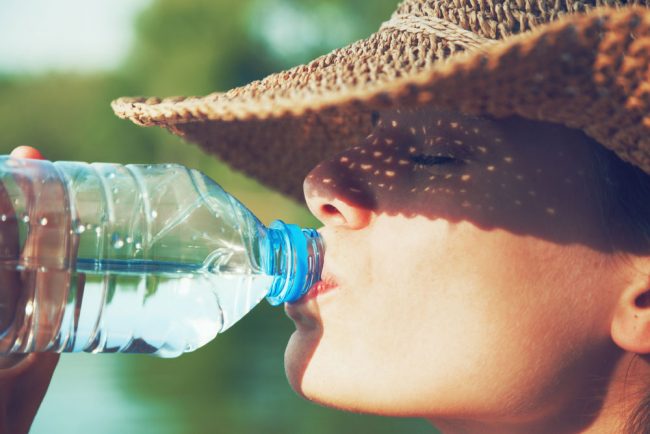 エイジングケアに必須な魔法の水！シリカ水（ケイ素）の効果・効能とは？