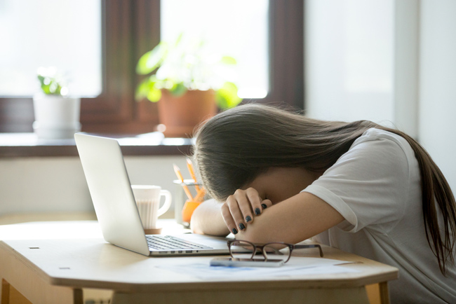 むくみ改善で老け顔防止! 生活習慣を見直して、むくみ解消！