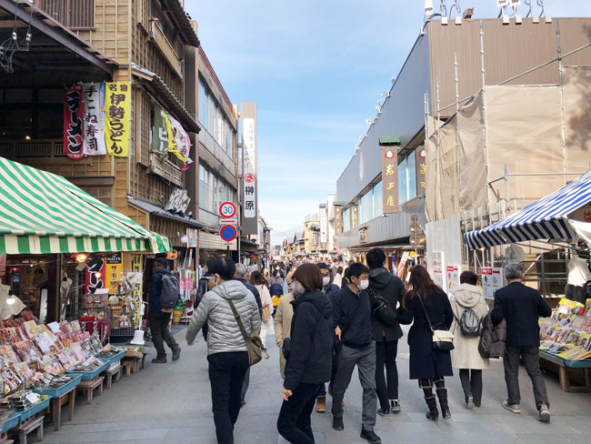 おはらい町通りでは財布の紐が緩みそう。