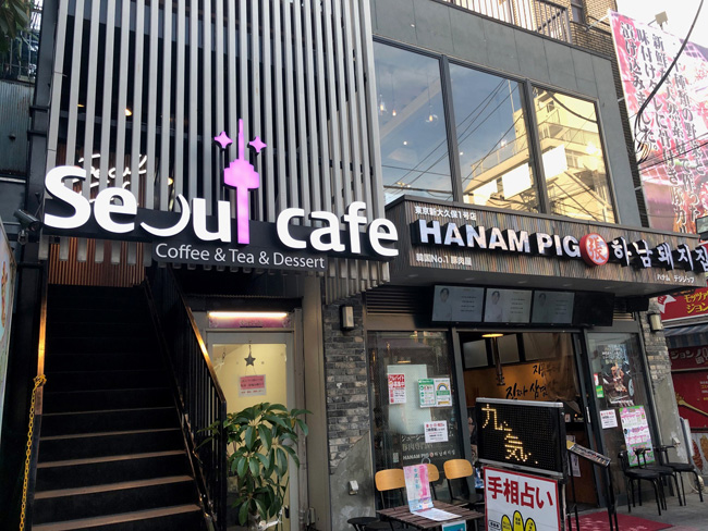 「ソウルカフェ（Seoul Café）」は2階にあります