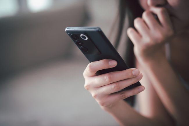 【頭皮で変わる、美の新常識④】「まだ若いから」は通用しない！スマホ薄毛、ストレス薄毛、あなたは大丈夫？
