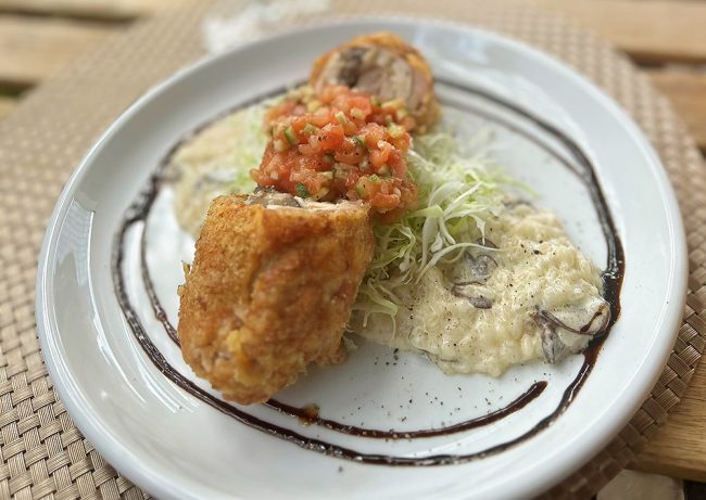 免疫力UPの豪華な一皿「マッシュルームソースのチキンロール」