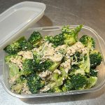 タンパク質、たっぷり摂取!お弁当にもぴったり「蒸し鶏とブロッコリーの粒マスタード和え」