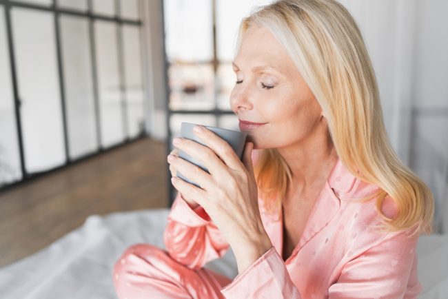 “アンチエイジング”は終焉？ 若見えセレブ、ハル・ベリーも実践中「スキン・ロンジェビティ（Skin Longevity）」