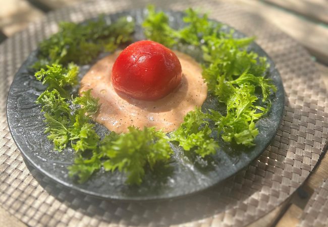美味しく食べる紫外線対策！「トマトのファルシサラダ」
