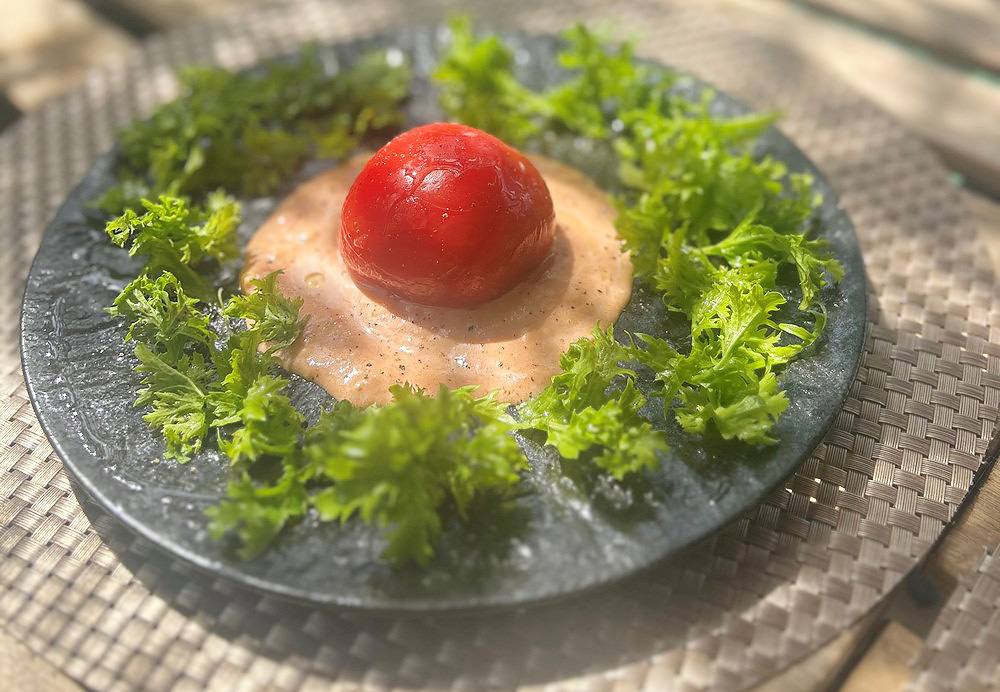 美味しく食べる紫外線対策!「トマトのファルシサラダ」
